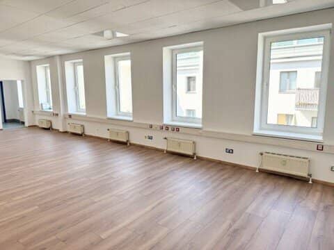 Open-ended - Modern office/ studio / cosmetics in quiet courtyard location (U-Bahn Niederhofstrasse)