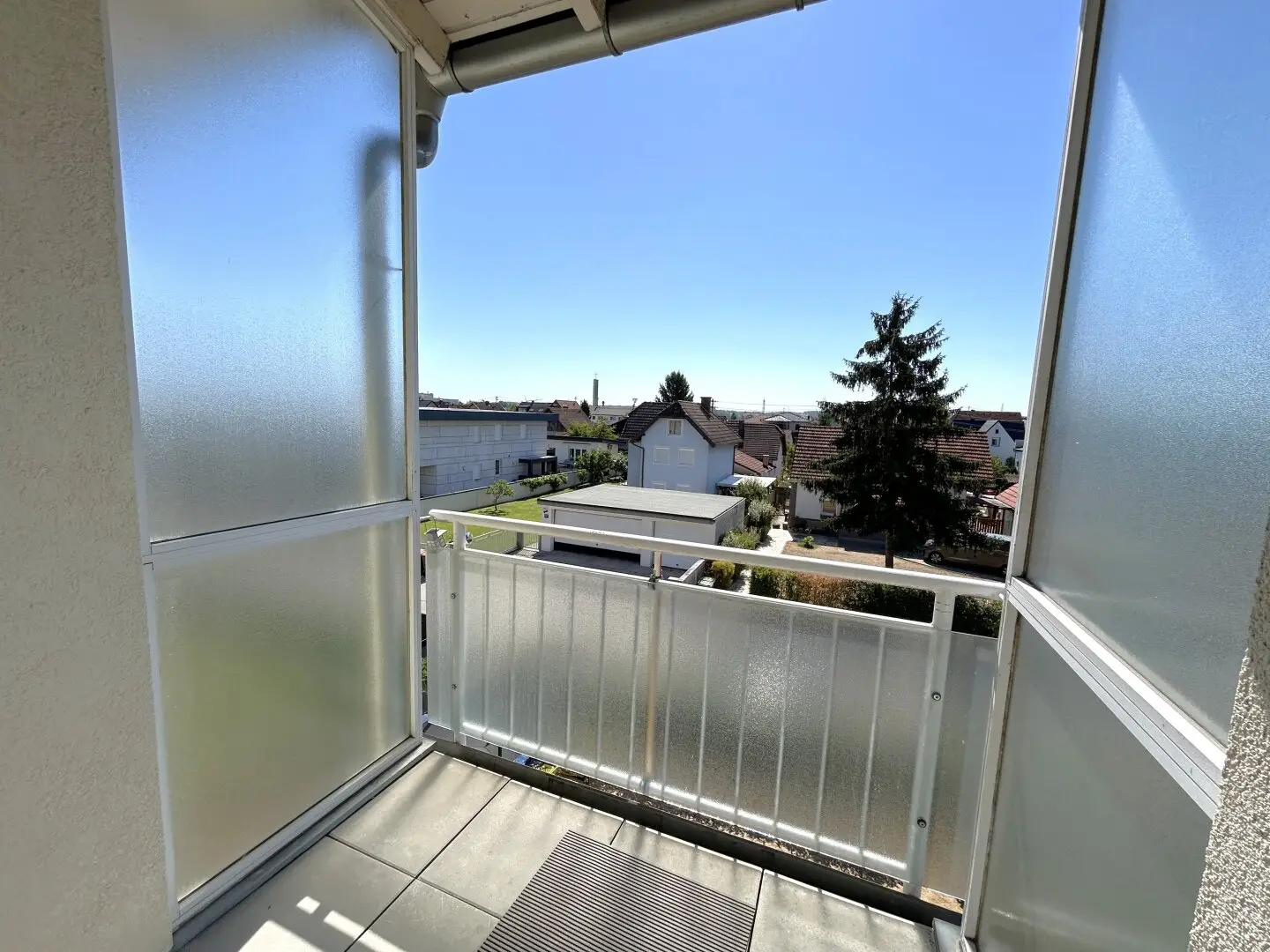 Very nice condominium with loggia and underground garage in Traun