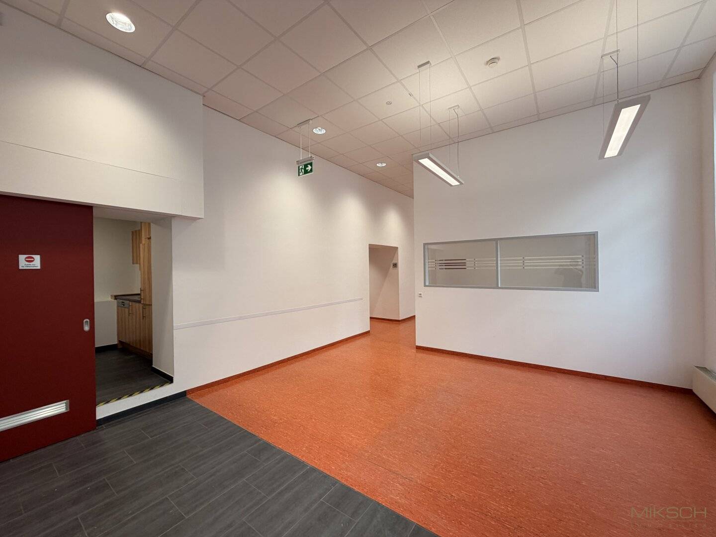 Like-new office/practice | approx. 88m² | in St. Pölten | near train station