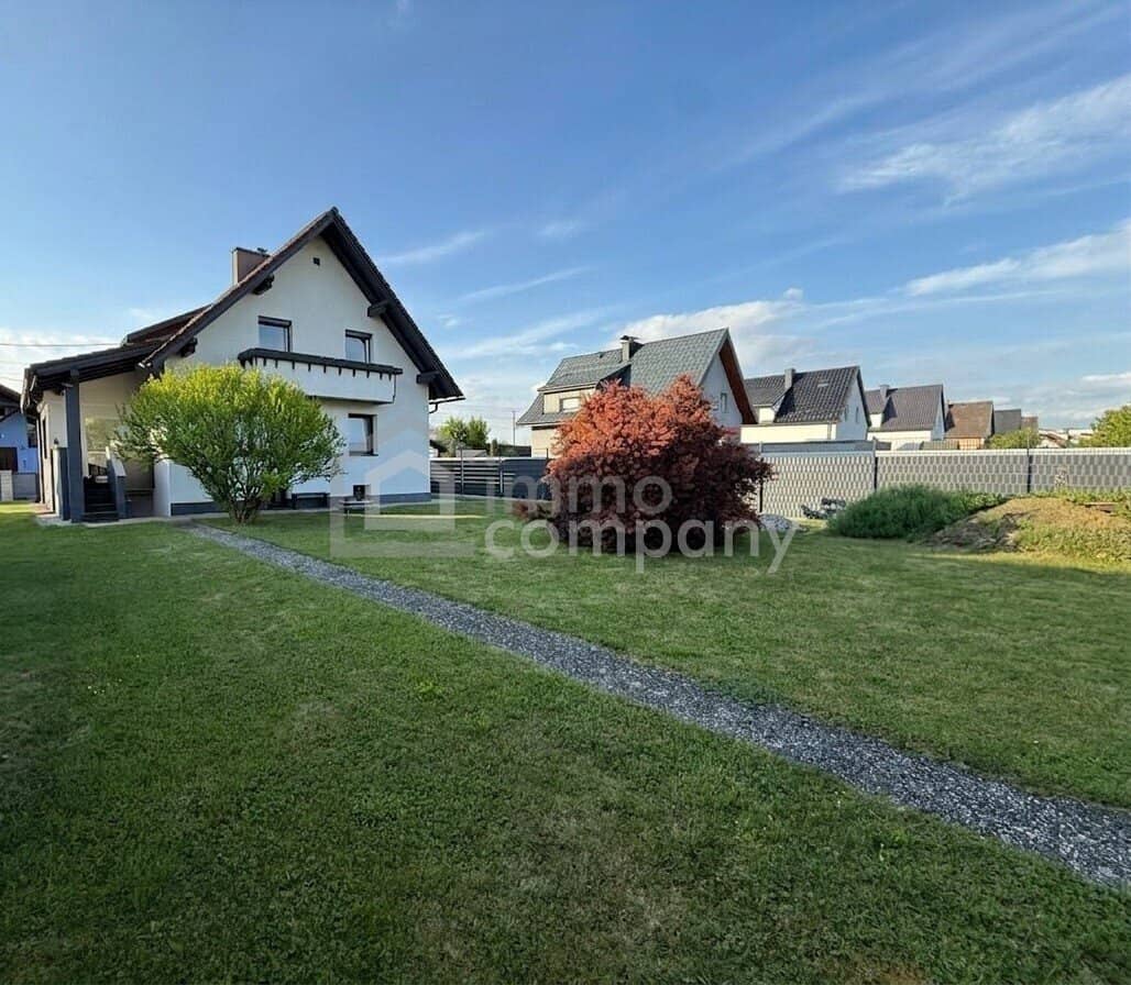 Modernized single family house with lots of space and privacy