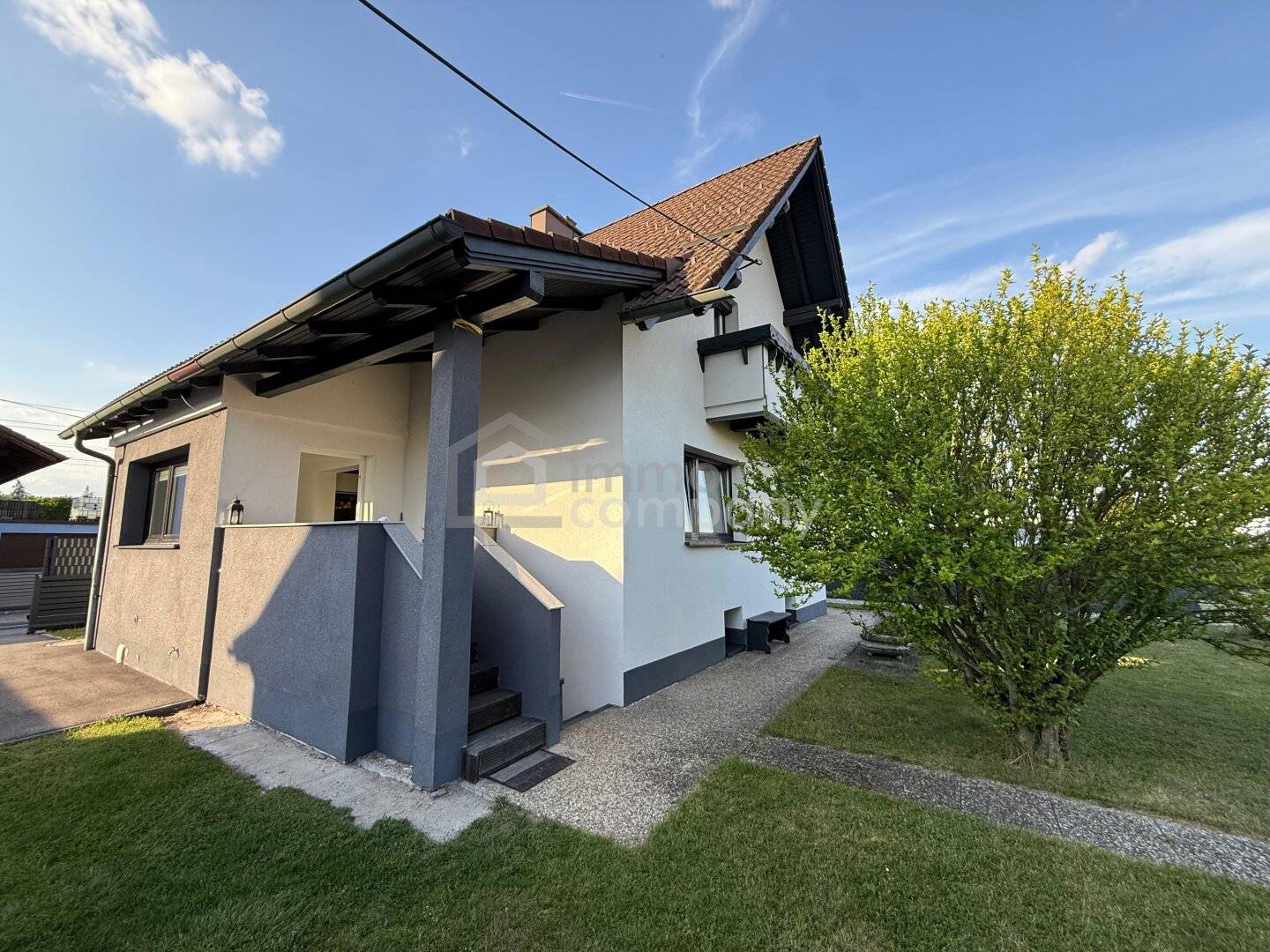 Modernized single family house with lots of space and privacy