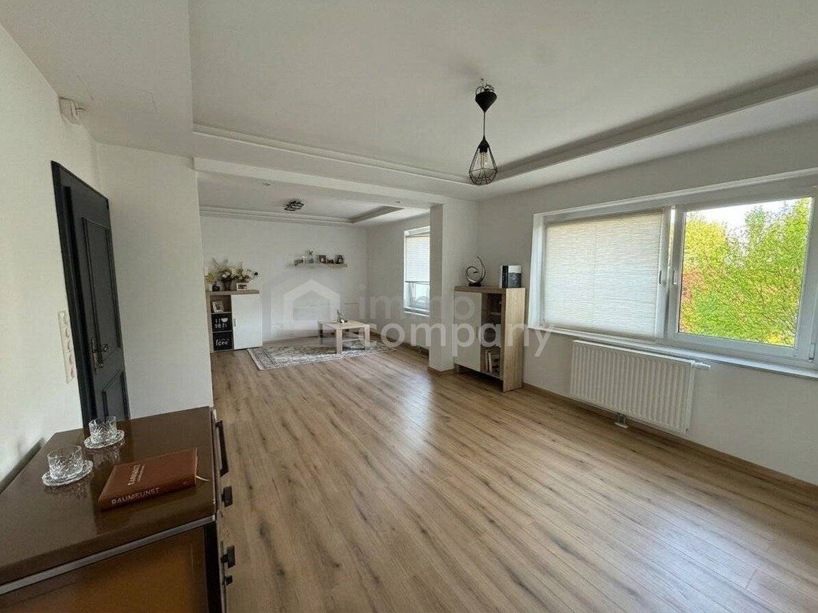 Modernized single family house with lots of space and privacy