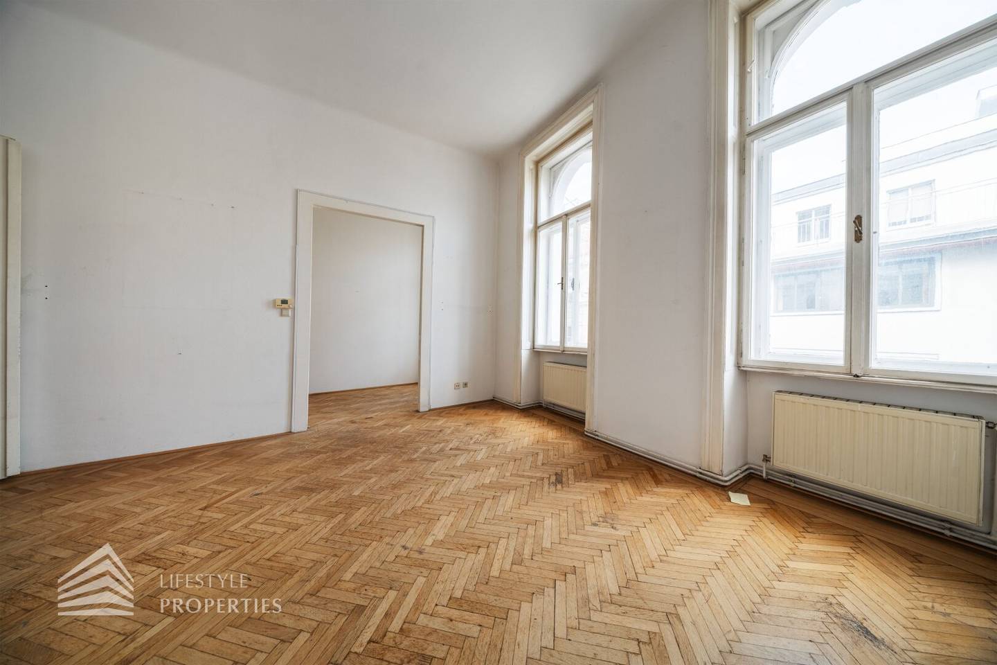 3-room apartment in need of renovation, near Westbahnhof, Vienna 6th district Mariahilf, 2nd floor with elevator