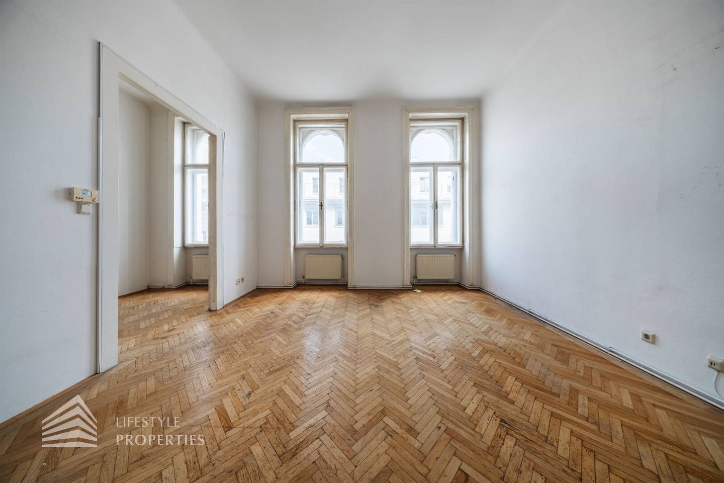 3-room apartment in need of renovation, near Westbahnhof, Vienna 6th district Mariahilf, 2nd floor with elevator