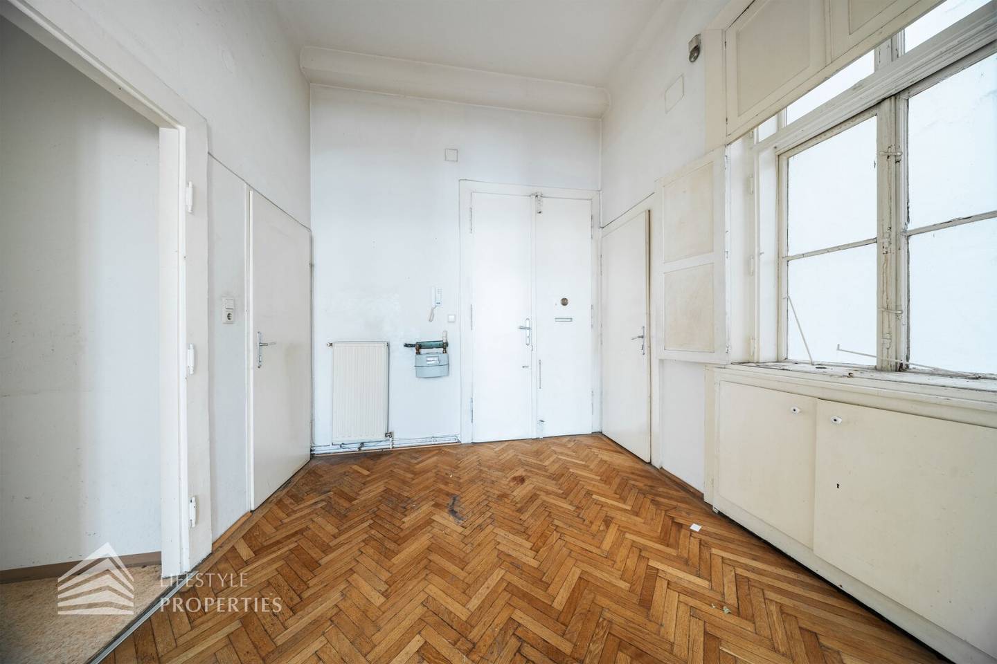 3-room apartment in need of renovation, near Westbahnhof, Vienna 6th district Mariahilf, 2nd floor with elevator