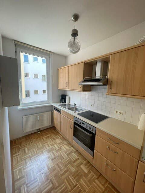 Well-maintained 2-room apartment near Schillerplatz