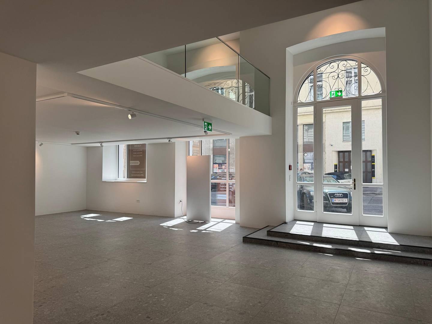 Loft apartment with gallery and impressive ceiling height in the textile quarter