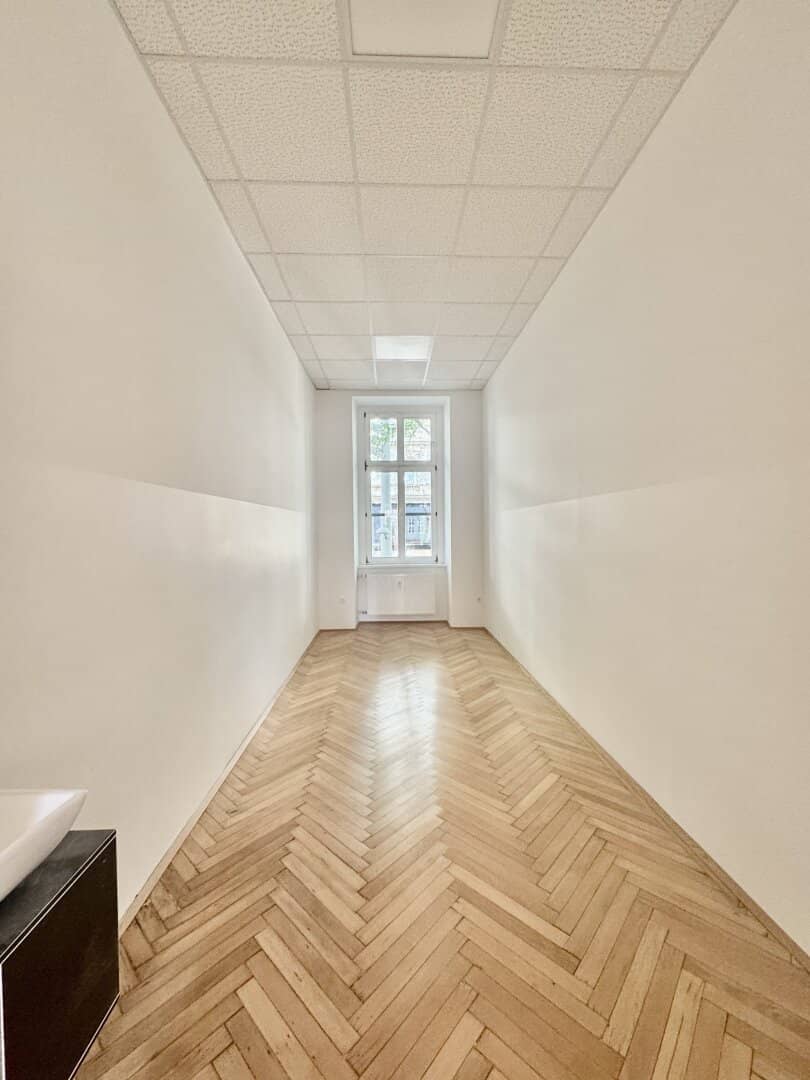 OFFICE BUILDING near STADTSAAL Well connected U3 and 13A