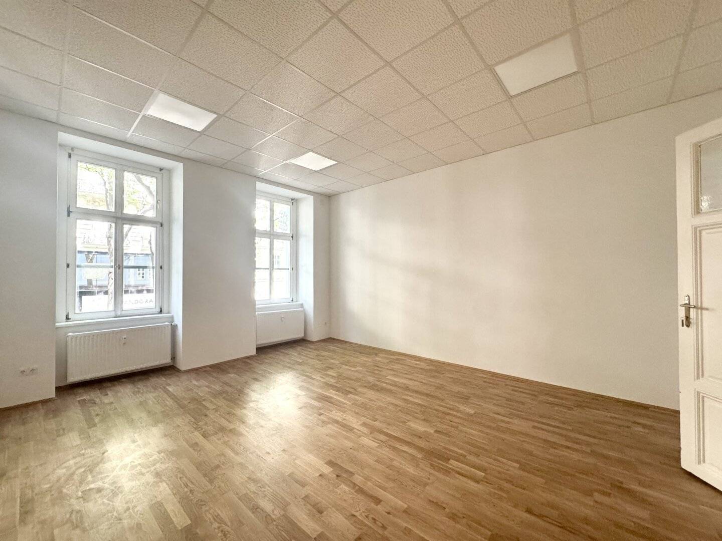 OFFICE BUILDING near STADTSAAL Well connected U3 and 13A
