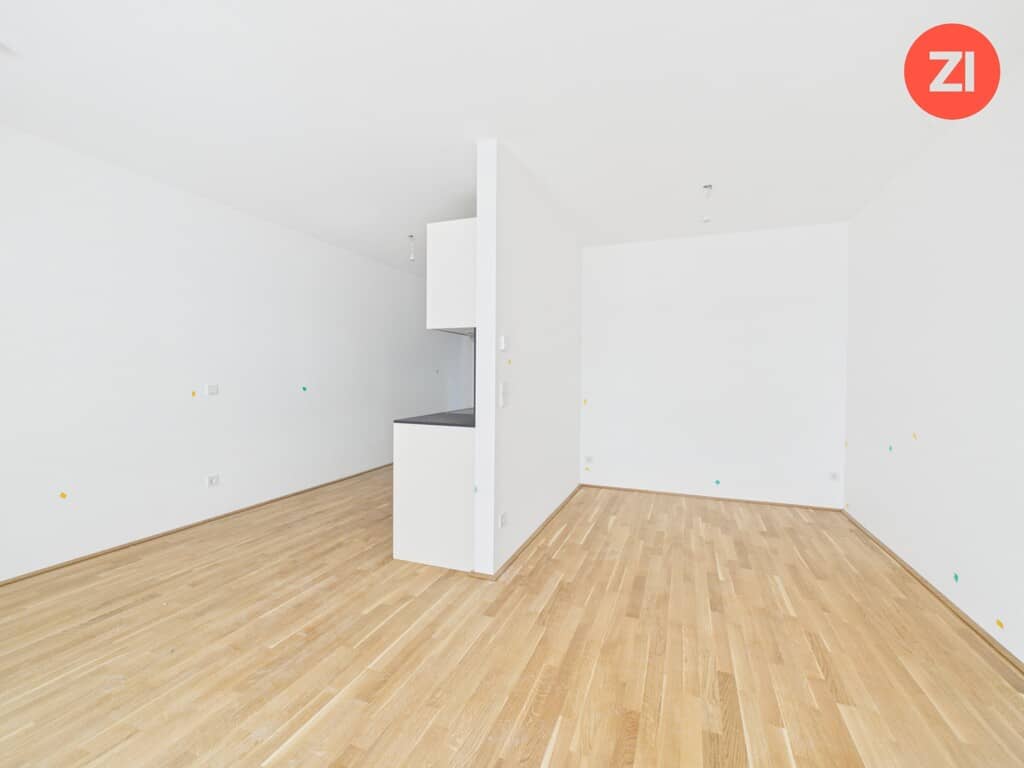 Bright ground floor apartment near campus with balcony
