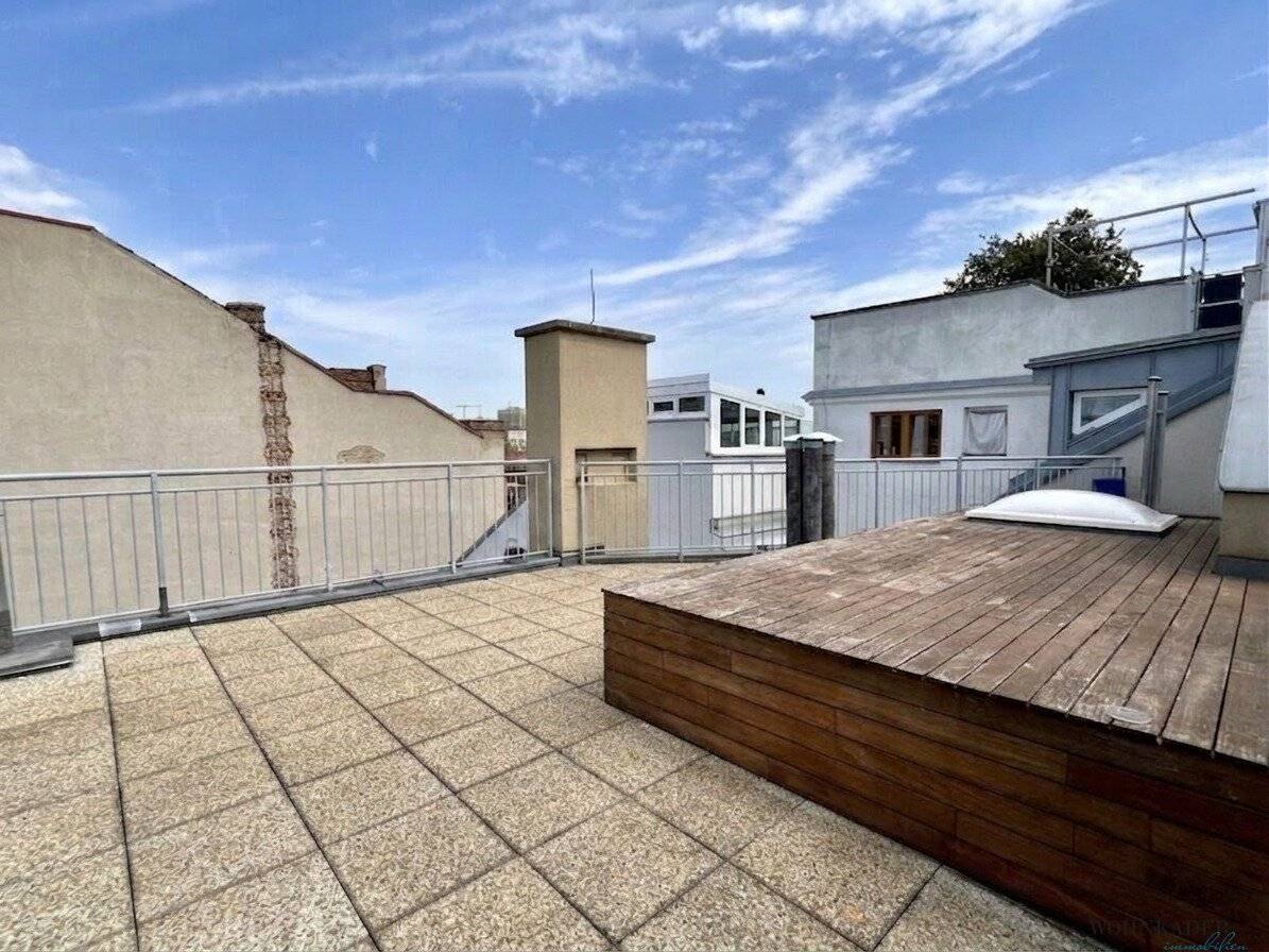Exclusive maisonette with roof terrace, light-filled, walk-in wardrobe, home office, parking spaces