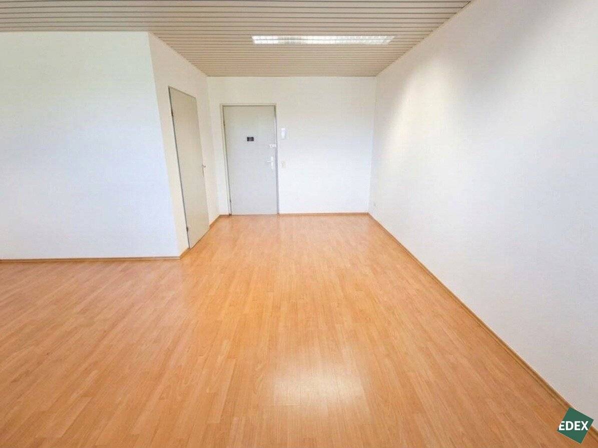 Attraktive Bürofläche mit viel Tageslicht und eigener Teeküche – ideal für Einzelunternehmer &amp; Gründer!