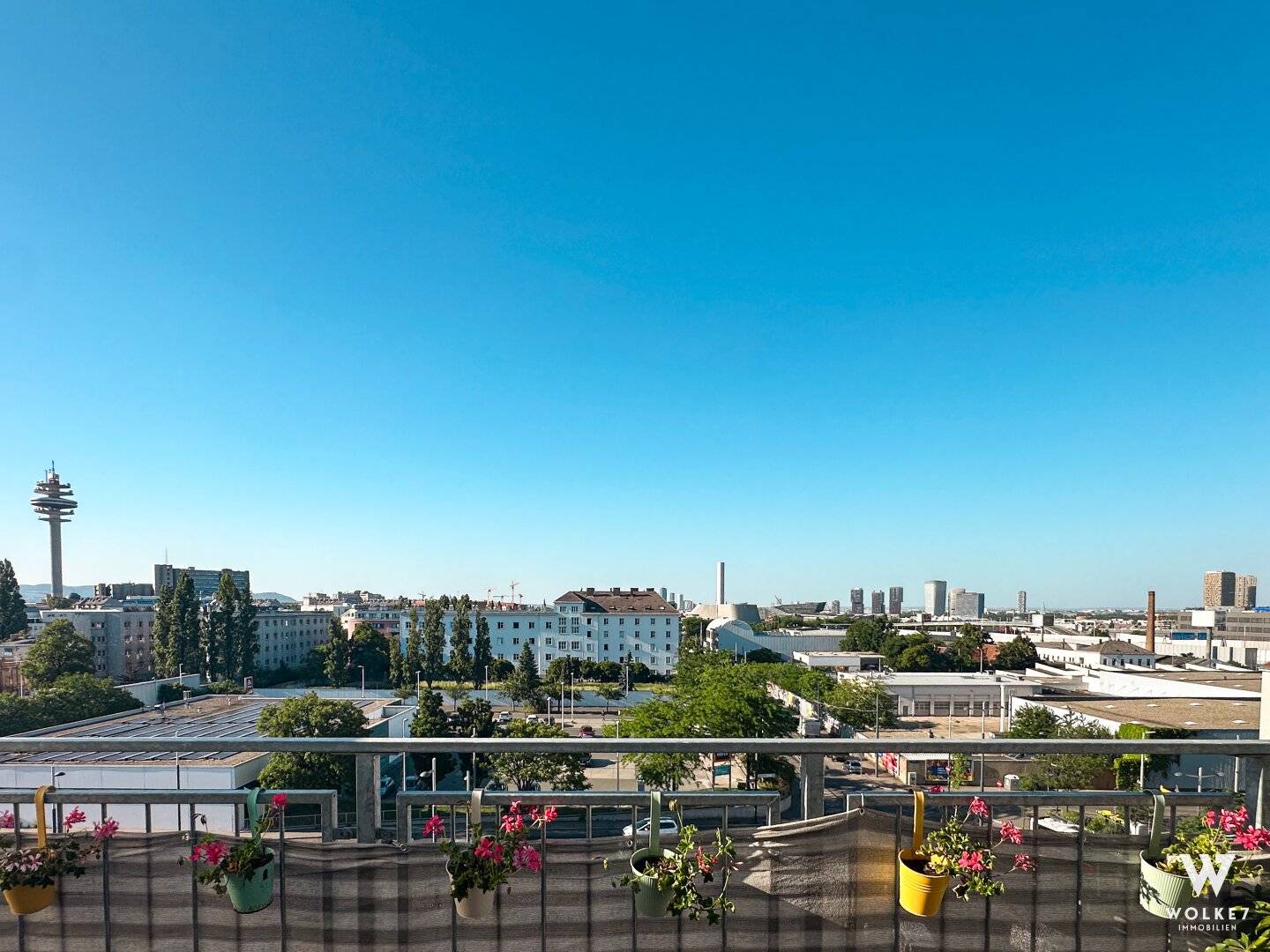Newly built apartment with spectacular distant view in central location: 2 rooms | 2 terraces | 6th floor without elevator