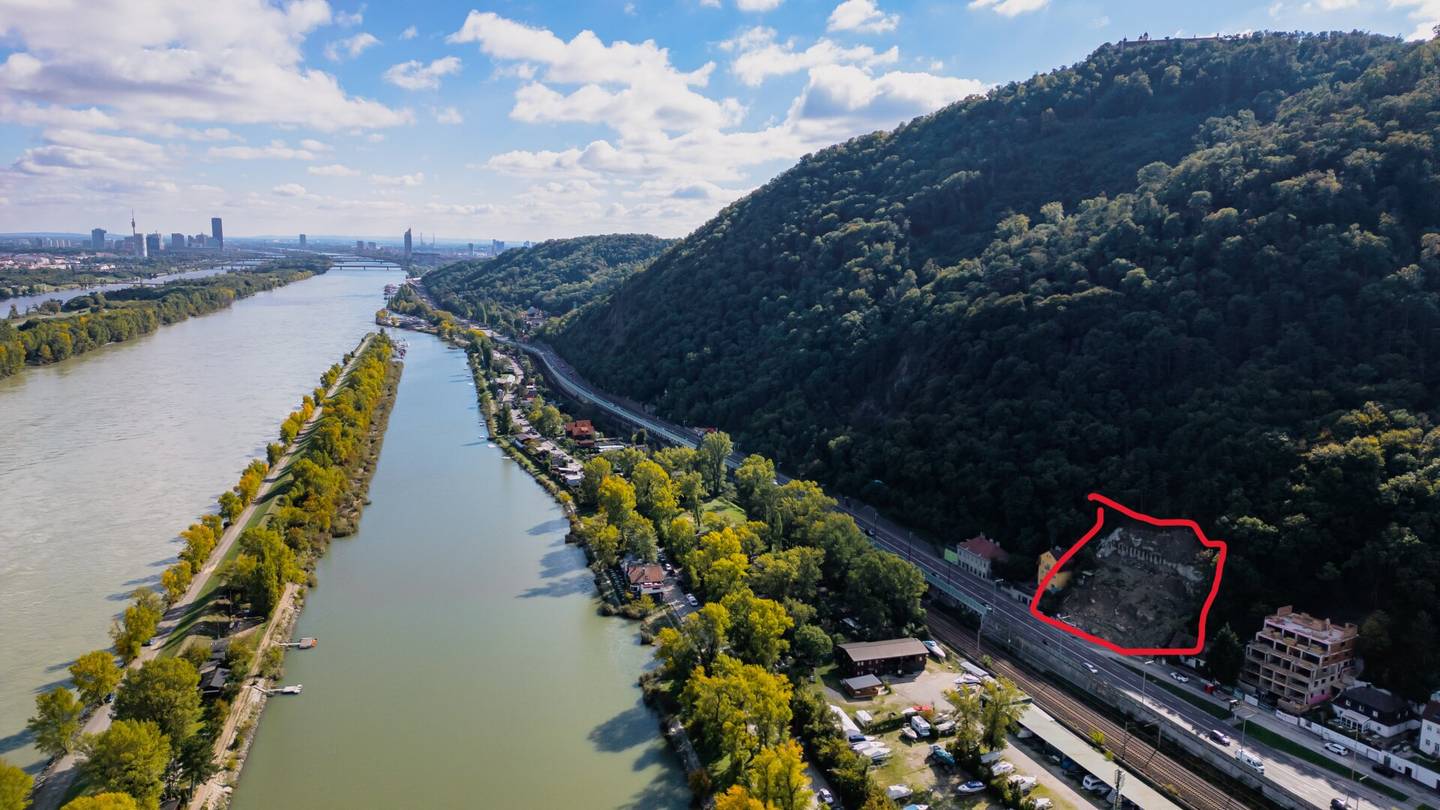 Building permit approved developer project with 17 residential units including outdoor areas, storage rooms, car garages in 1190 Vienna, view of the Danube