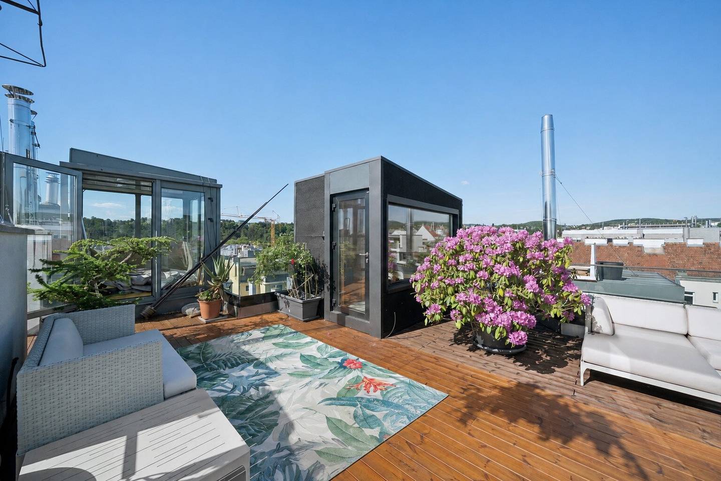 360°-Panoramablick: Exklusive Dachgeschossmaisonette mit großer Terrasse