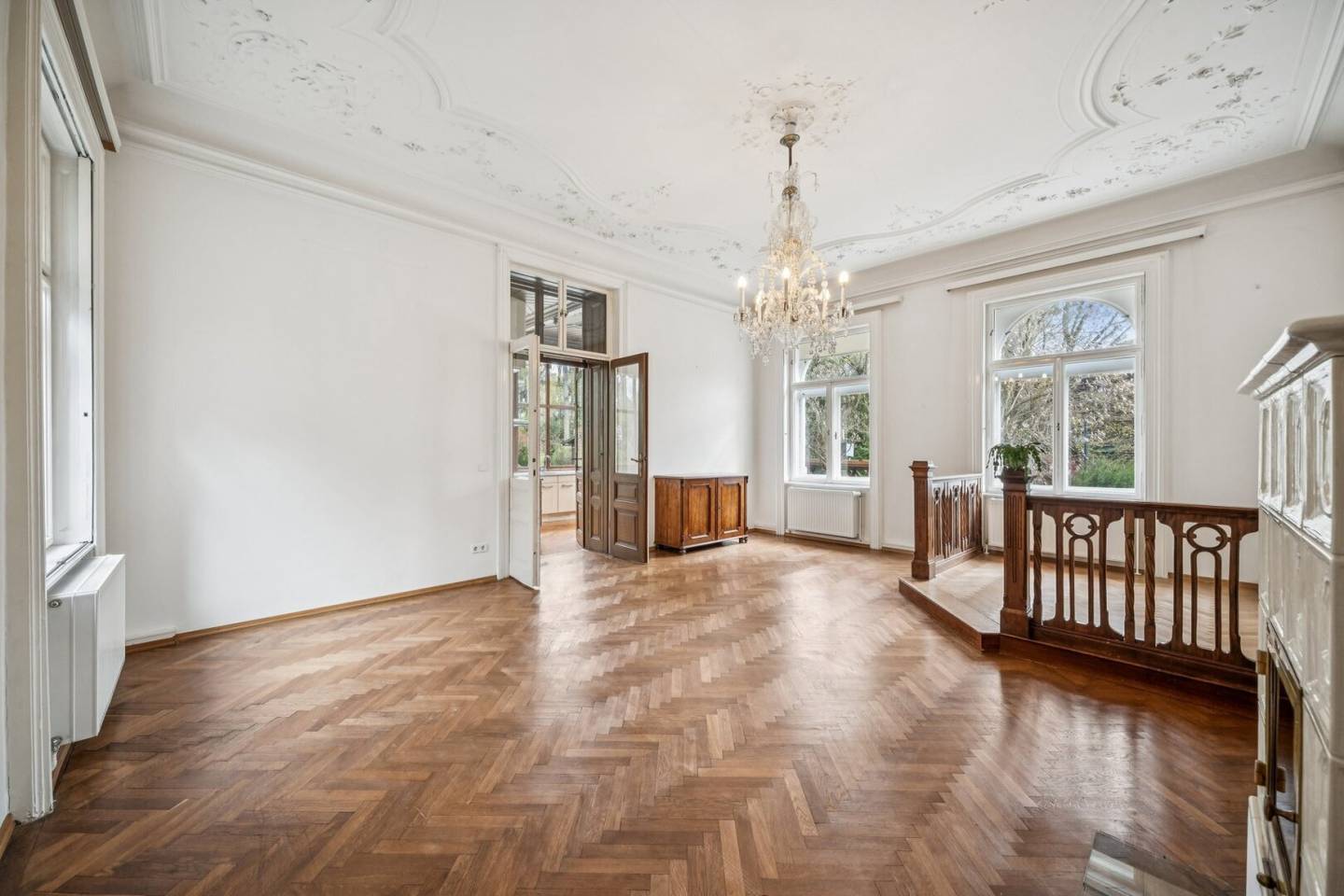 Representative period villa in Vienna-Hütteldorf: Spacious estate on park-like grounds