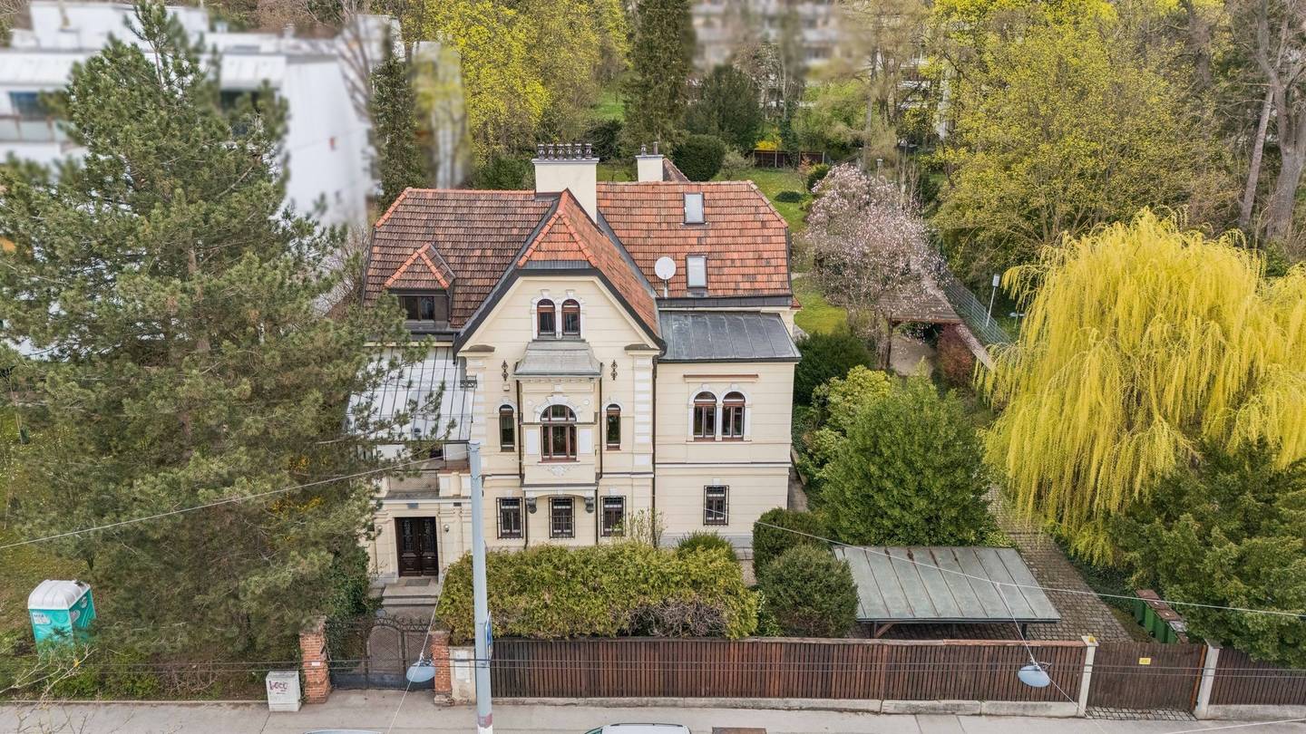 Representative period villa in Vienna-Hütteldorf: Spacious estate on park-like grounds