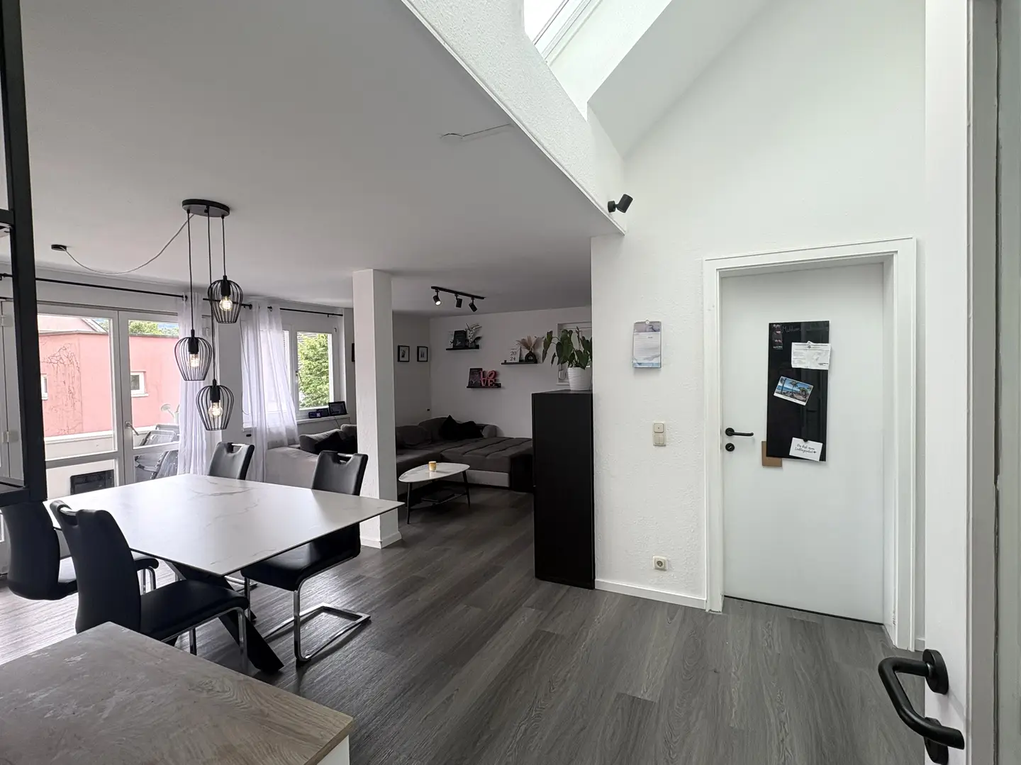 Bright Wohnung quiet and close to the city with underground parking
