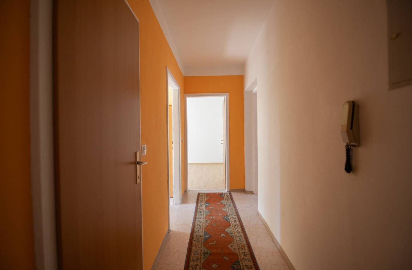 Two-room apartment with loggia near the lake and university