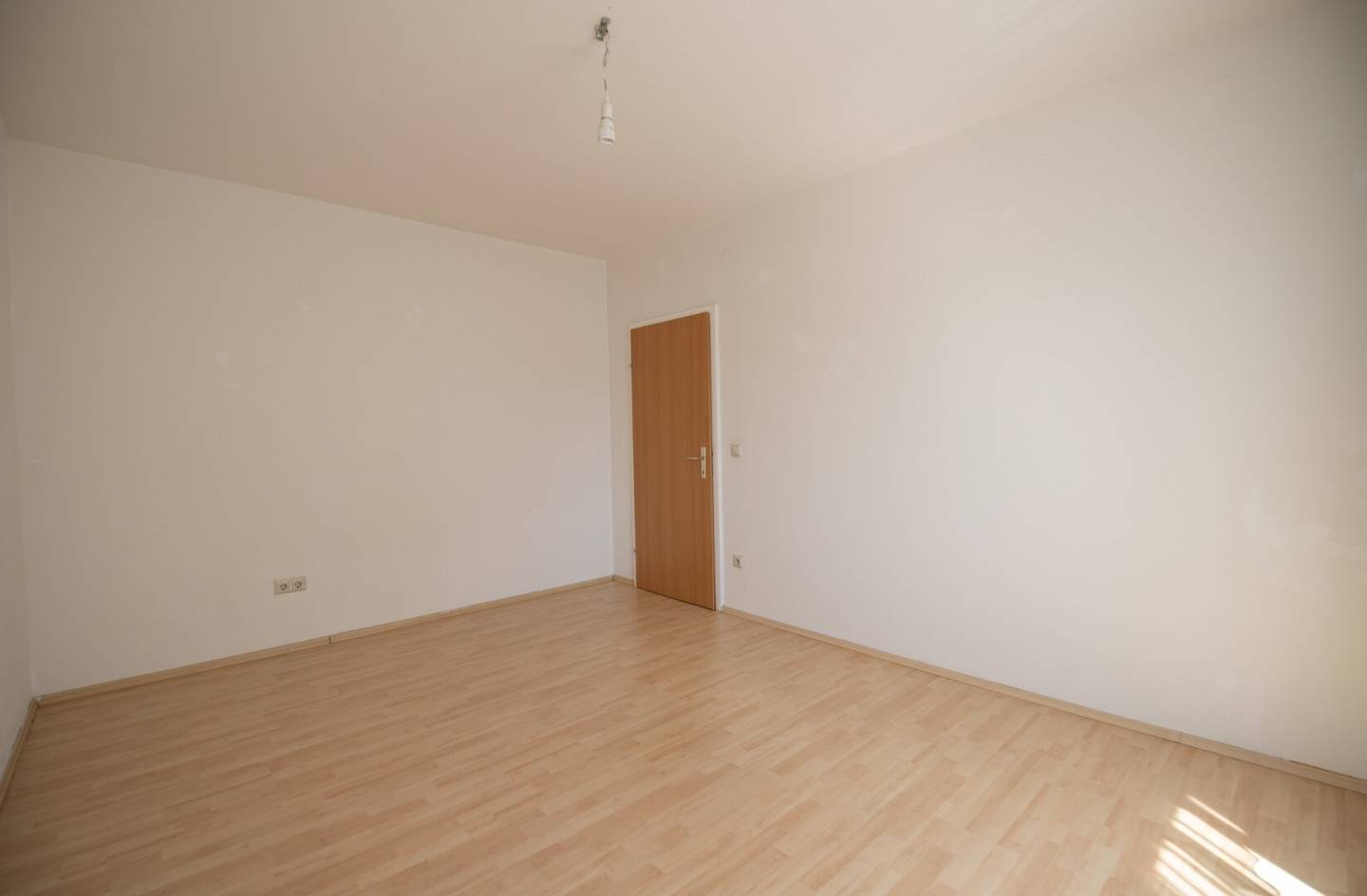 Two-room apartment with loggia near the lake and university