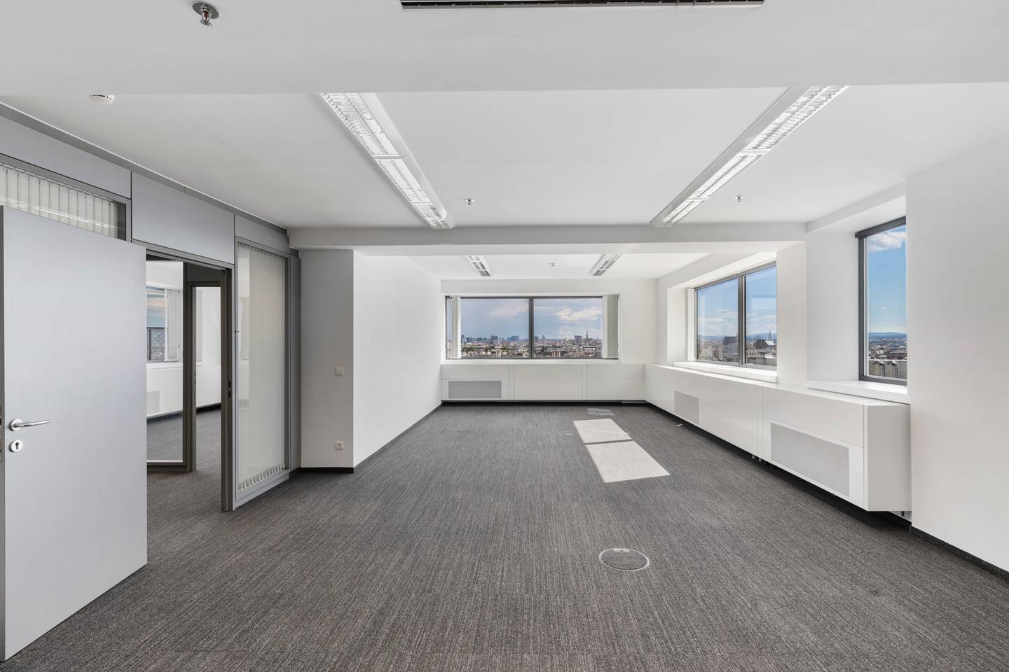 Wohnung im Millennium Tower lichtdurchflutet mit Weitblick