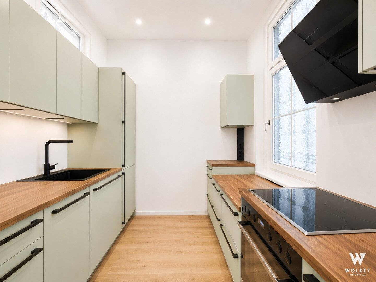 First occupancy: Stylishly renovated 2-room apartment | U6 Dresdner Straße in 2 minutes on foot