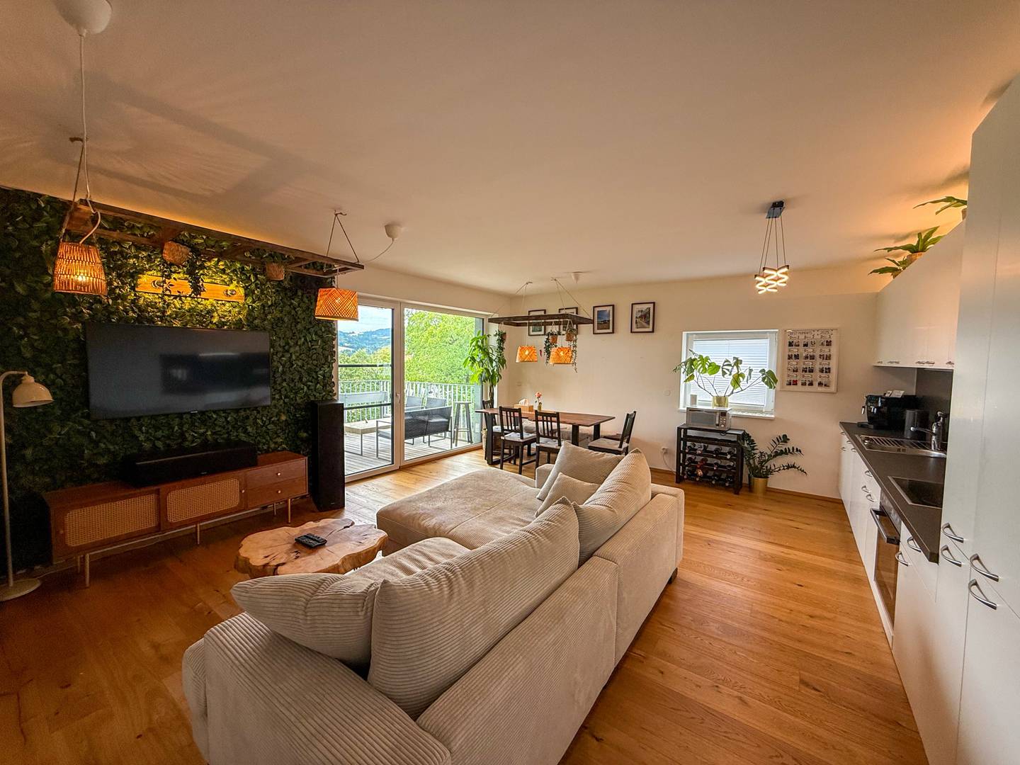 Modern Wohnung with balcony and included parking space