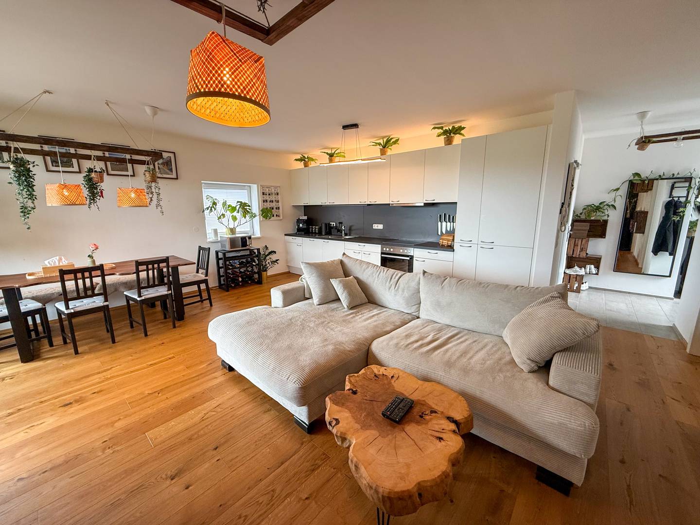 Modern Wohnung with balcony and included parking space