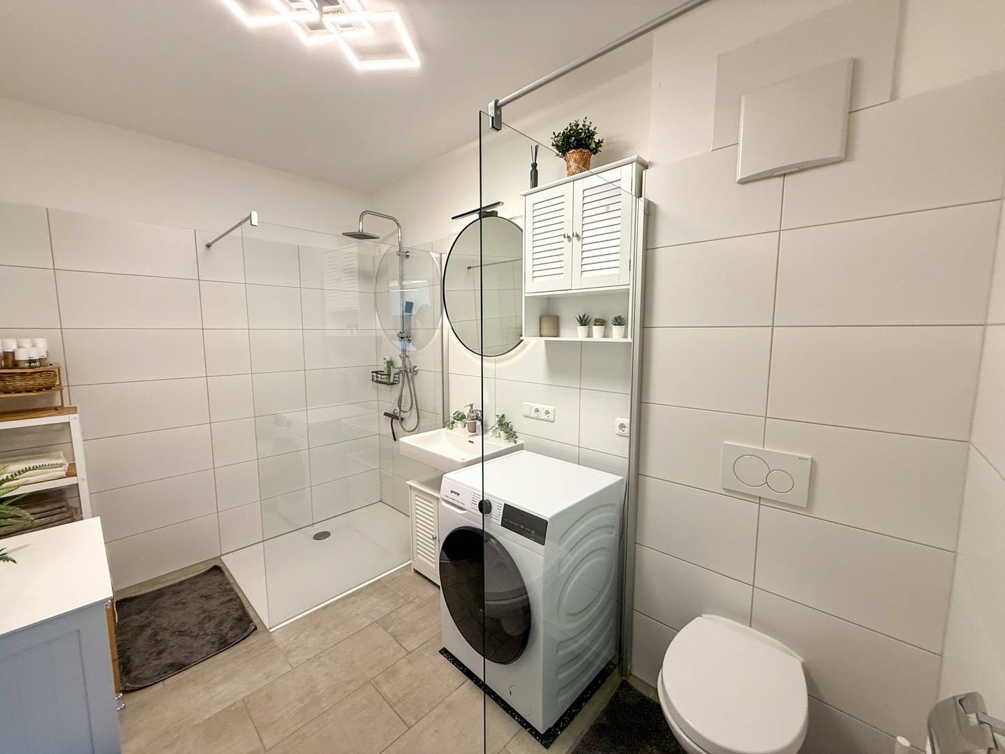 Modern Wohnung with balcony and included parking space