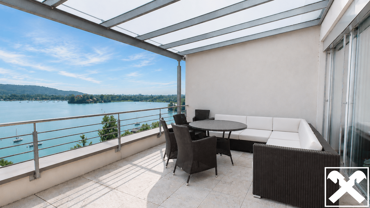 Penthouse with private lake access and panoramic view