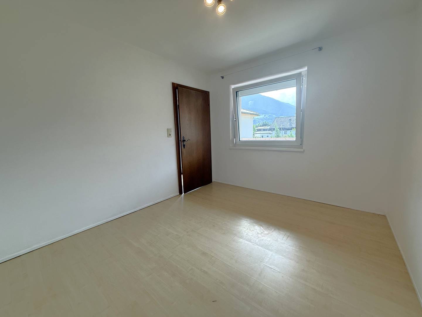 Peaceful Wohnung with balcony and new kitchen