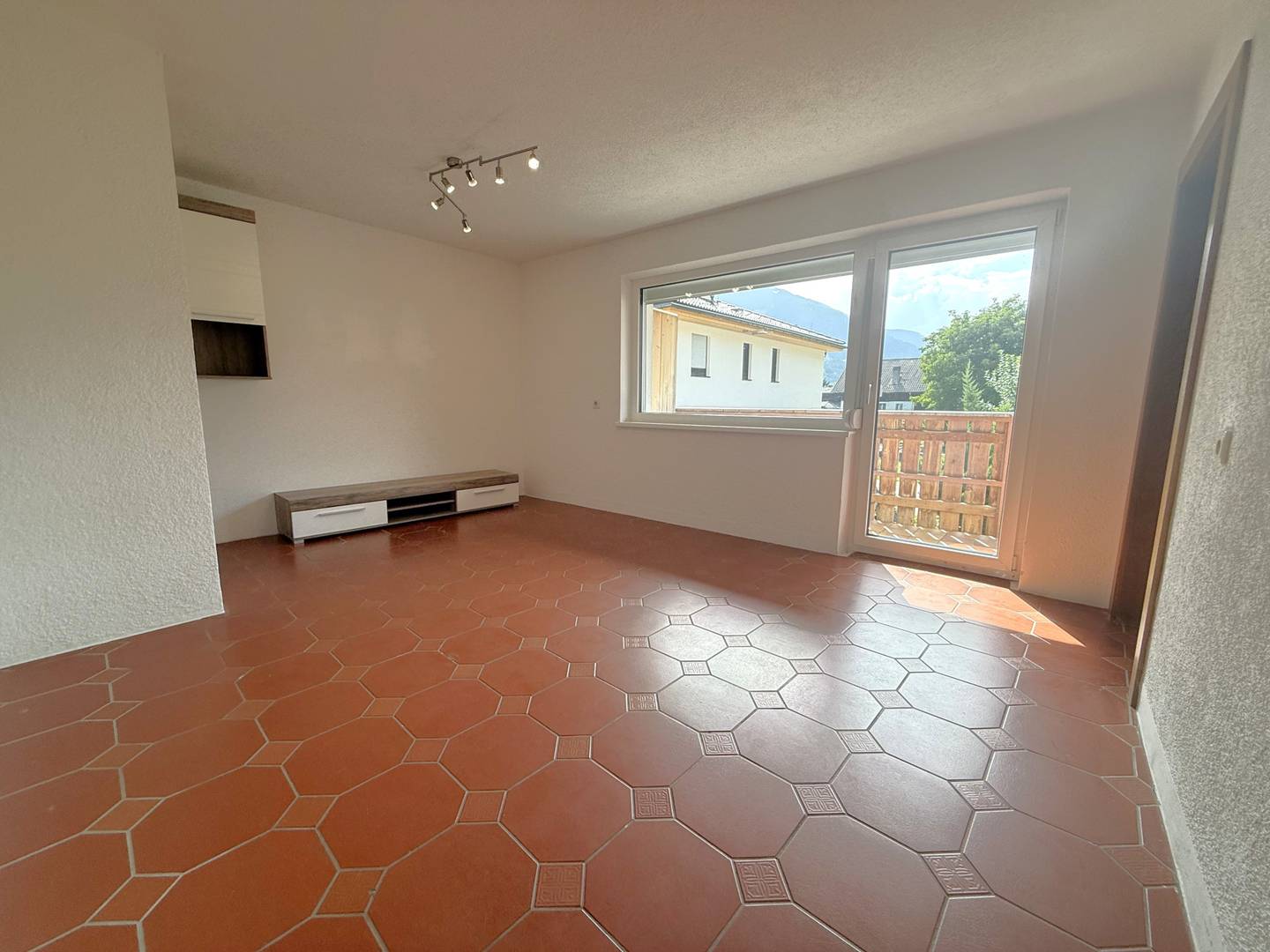 Peaceful Wohnung with balcony and new kitchen