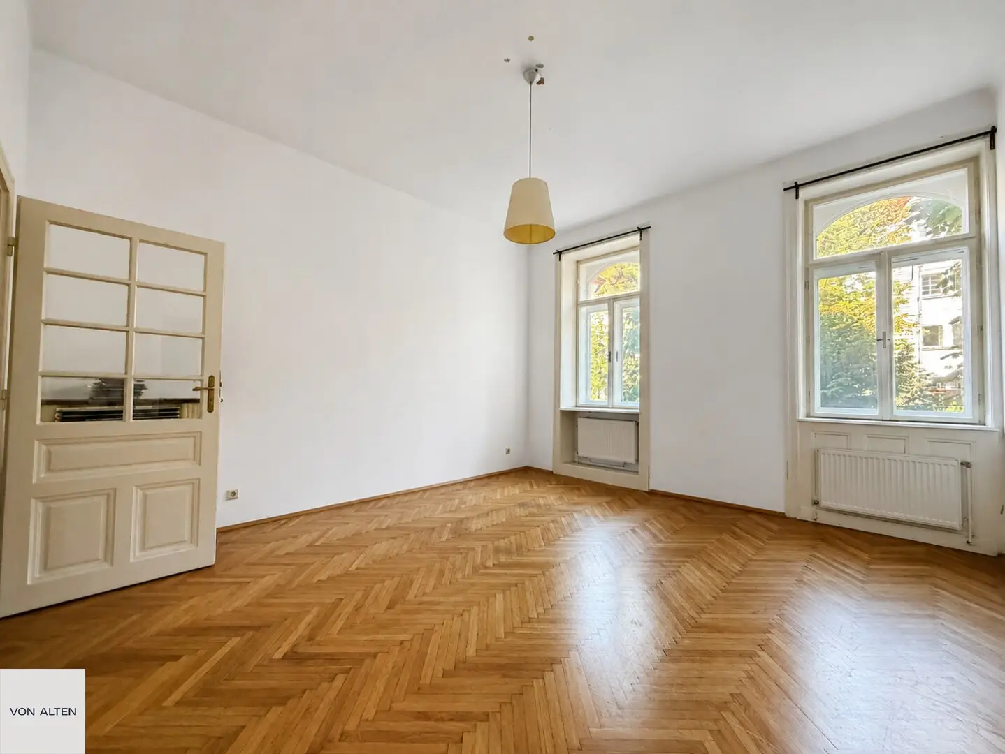 Großzügige 2-Zimmer-Altbauwohnung mit Potenzial