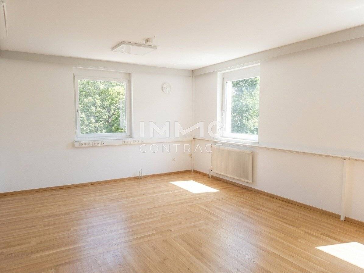 Modern 2-room office with balcony &amp; 2 parking spaces in the Government District