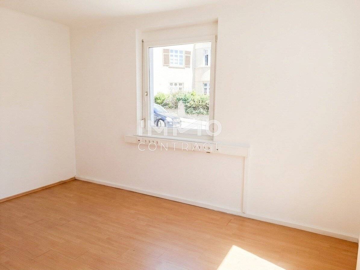 Modern 3-room office with balcony and 3 parking spaces in the government district