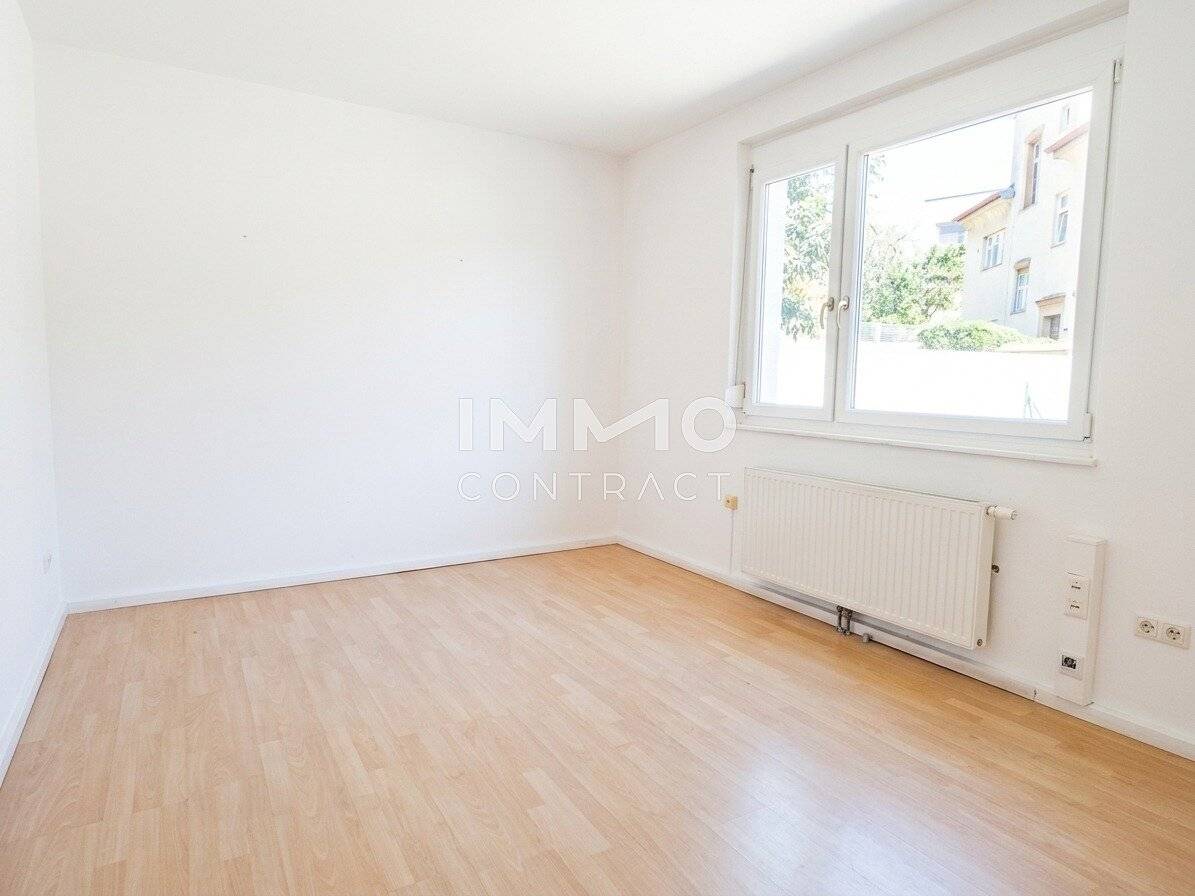 Modern 3-room office with balcony and 3 parking spaces in the government district