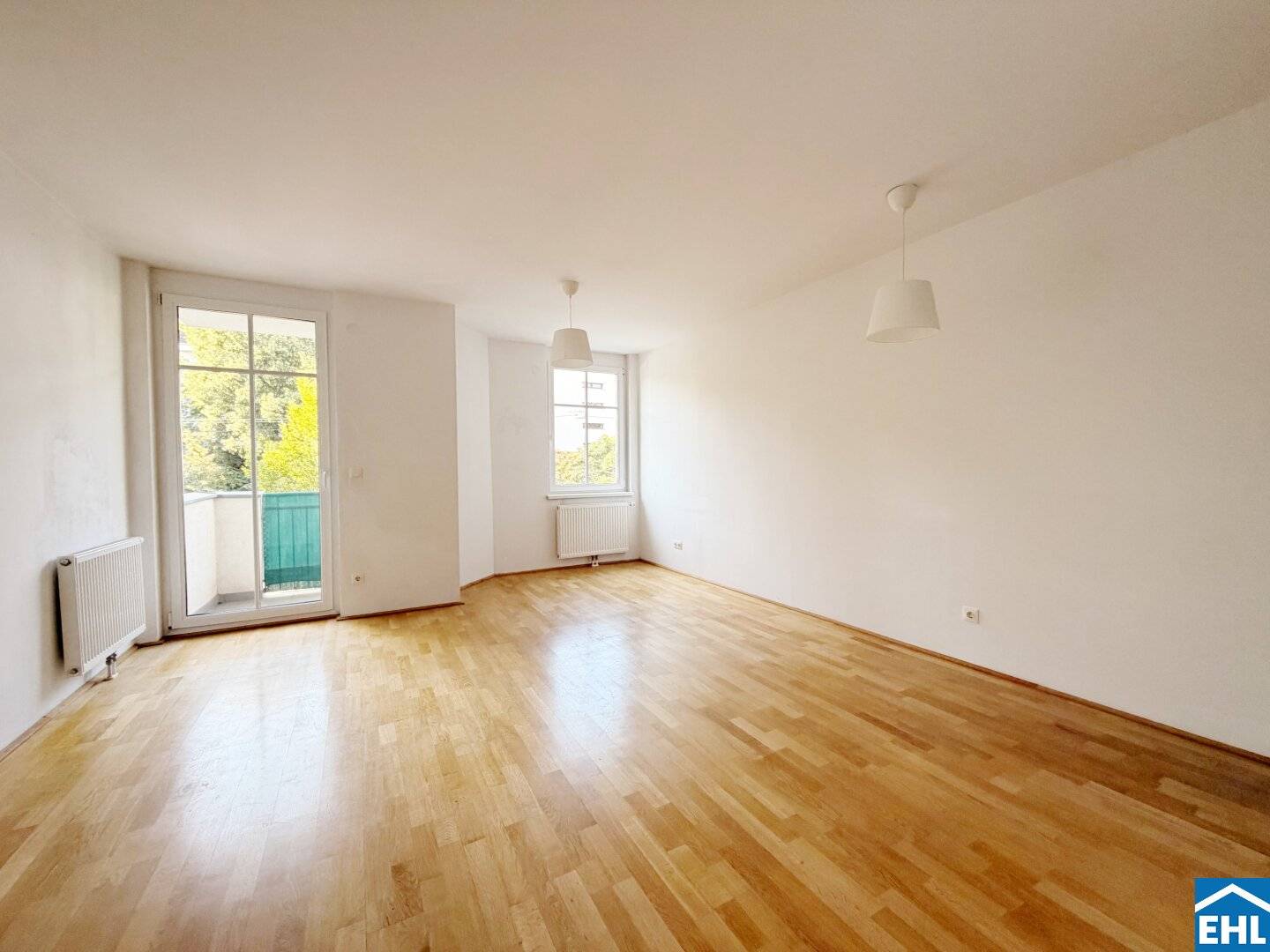 2-room living dream with balcony in prime Döbling location