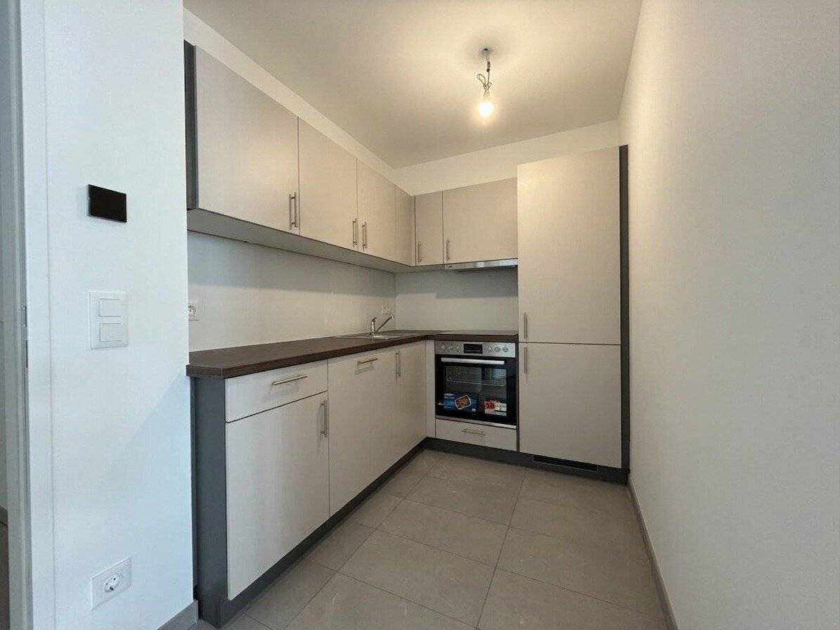 Perfectly laid out 3-room apartment with cooling just a few steps from U4/U6 Längenfeldgasse ideal for shared flats