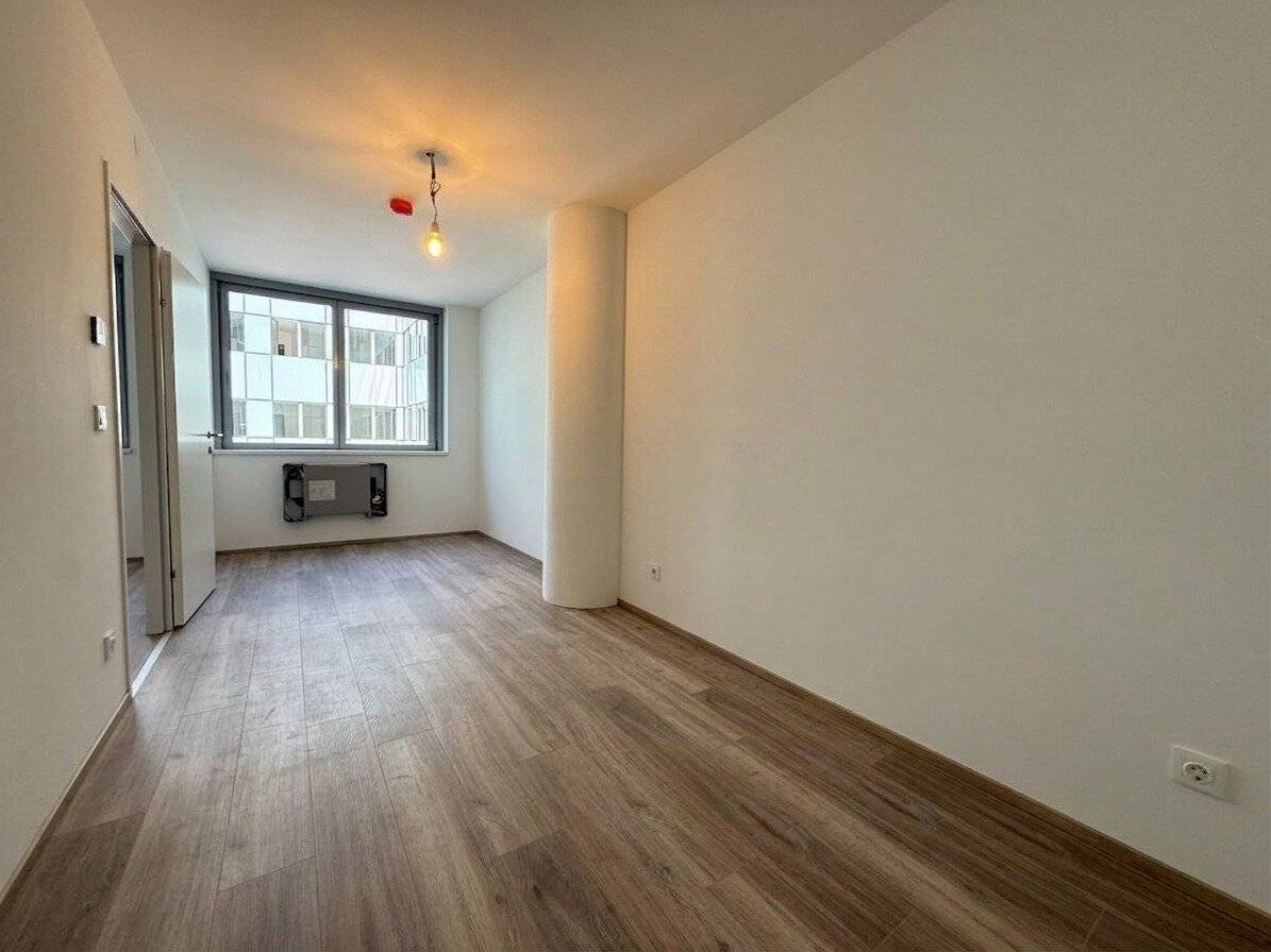 Perfectly laid out 3-room apartment with cooling just a few steps from U4/U6 Längenfeldgasse ideal for shared flats