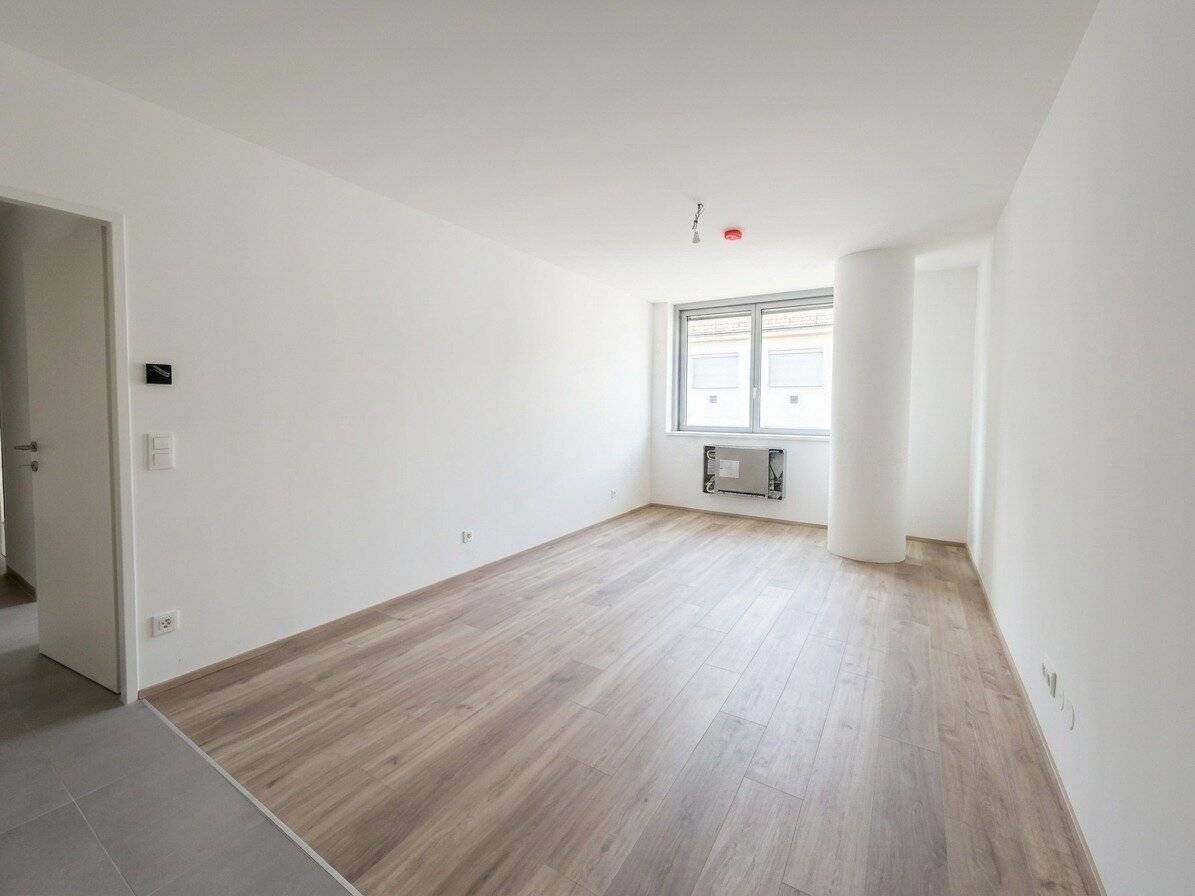 First-time occupancy with ideal layout! 3-room apartment with perfect connection to U4/U6