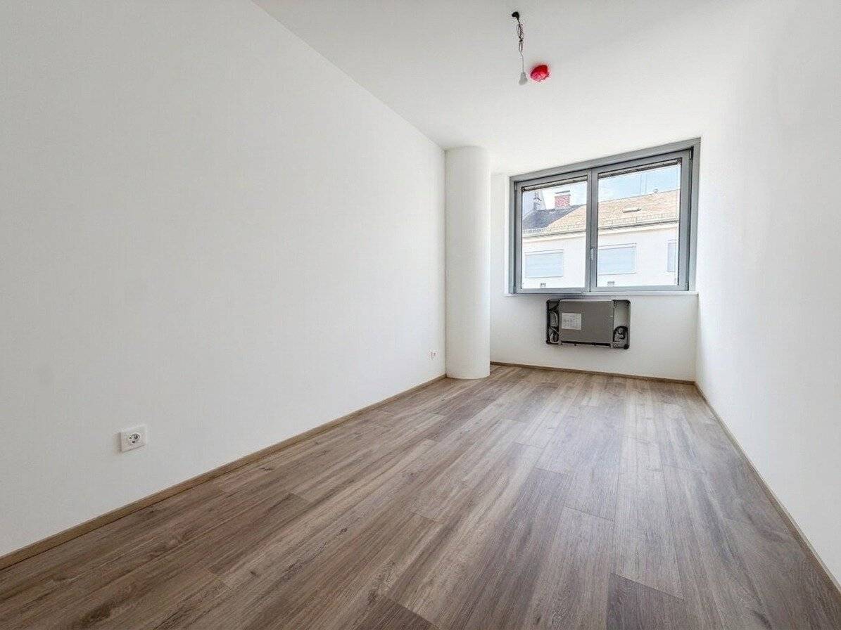 First-time occupancy with ideal layout! 3-room apartment with perfect connection to U4/U6