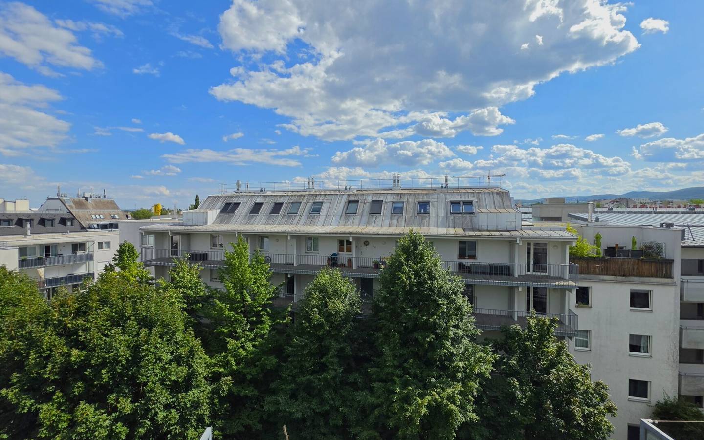 Maisonette-Dachgeschosswohnung mit Terrasse, Balkon &amp; Garage inklusive
