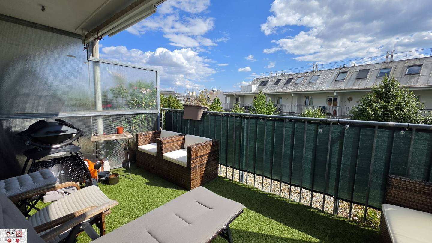 Maisonette attic apartment with terrace, balcony &amp; garage included