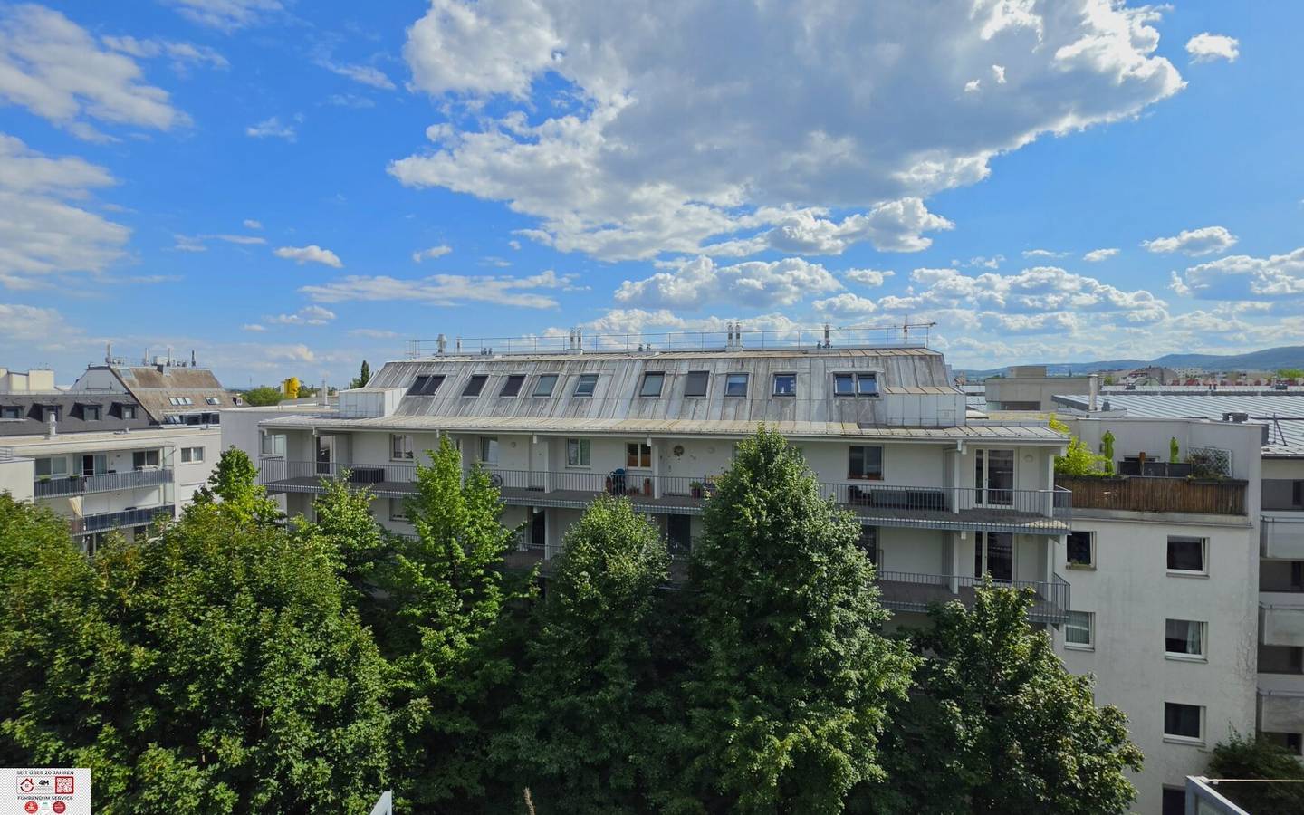 Maisonette attic apartment with terrace, balcony &amp; garage included