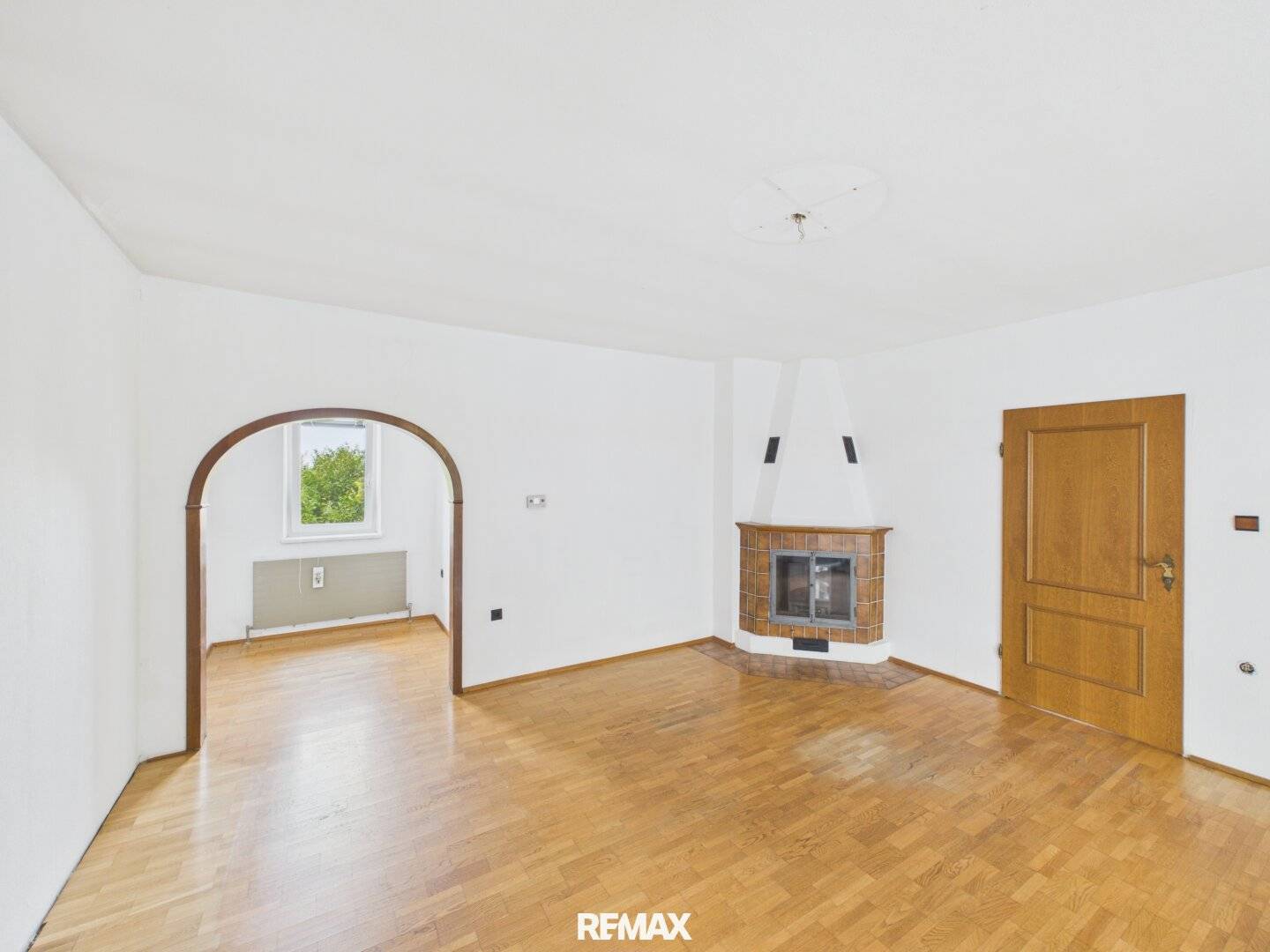 Gepflegtes Einfamilienhaus in ruhiger Siedlungslage mit Blick bis zum Schneeberg!