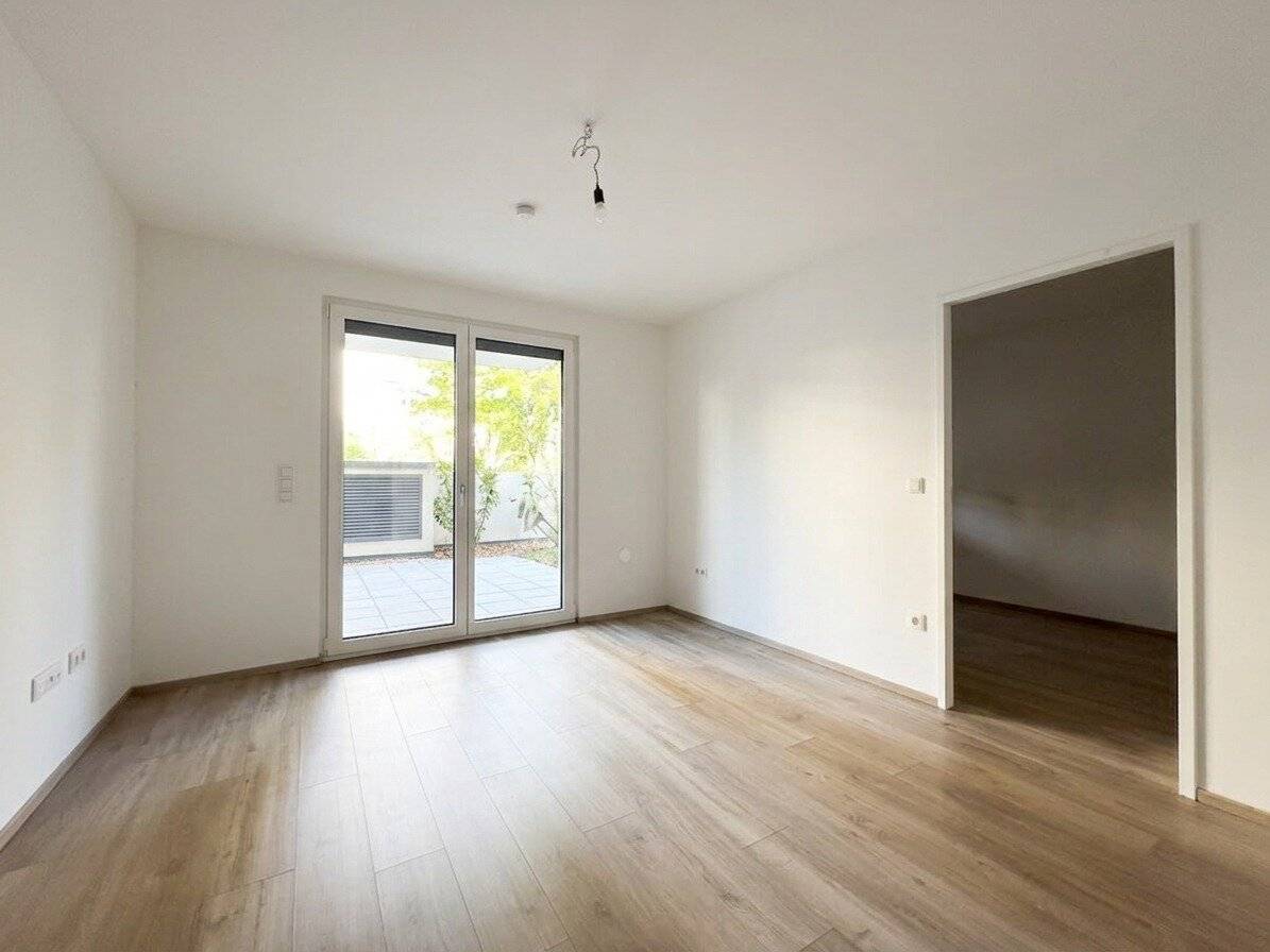 Moderne 2-Zimmer-Wohnung mit kleinem Garten und Kühlung!
