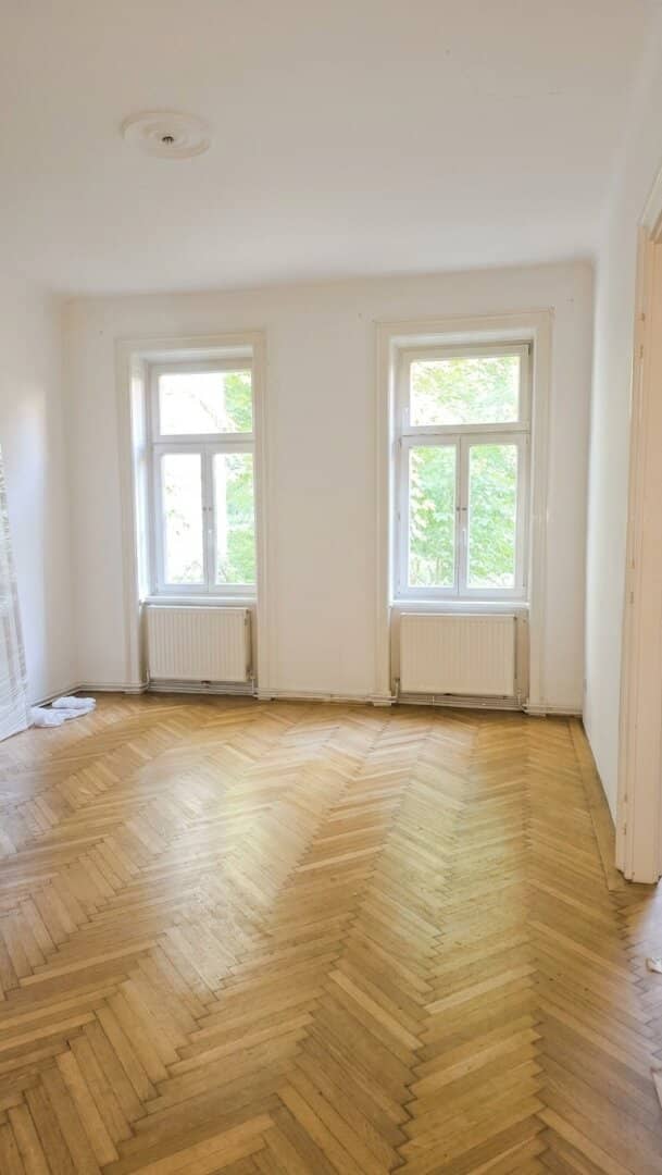 Charming 3 room apartment with 1,000m2 communal garden in 1140 Vienna – renovation project with potential