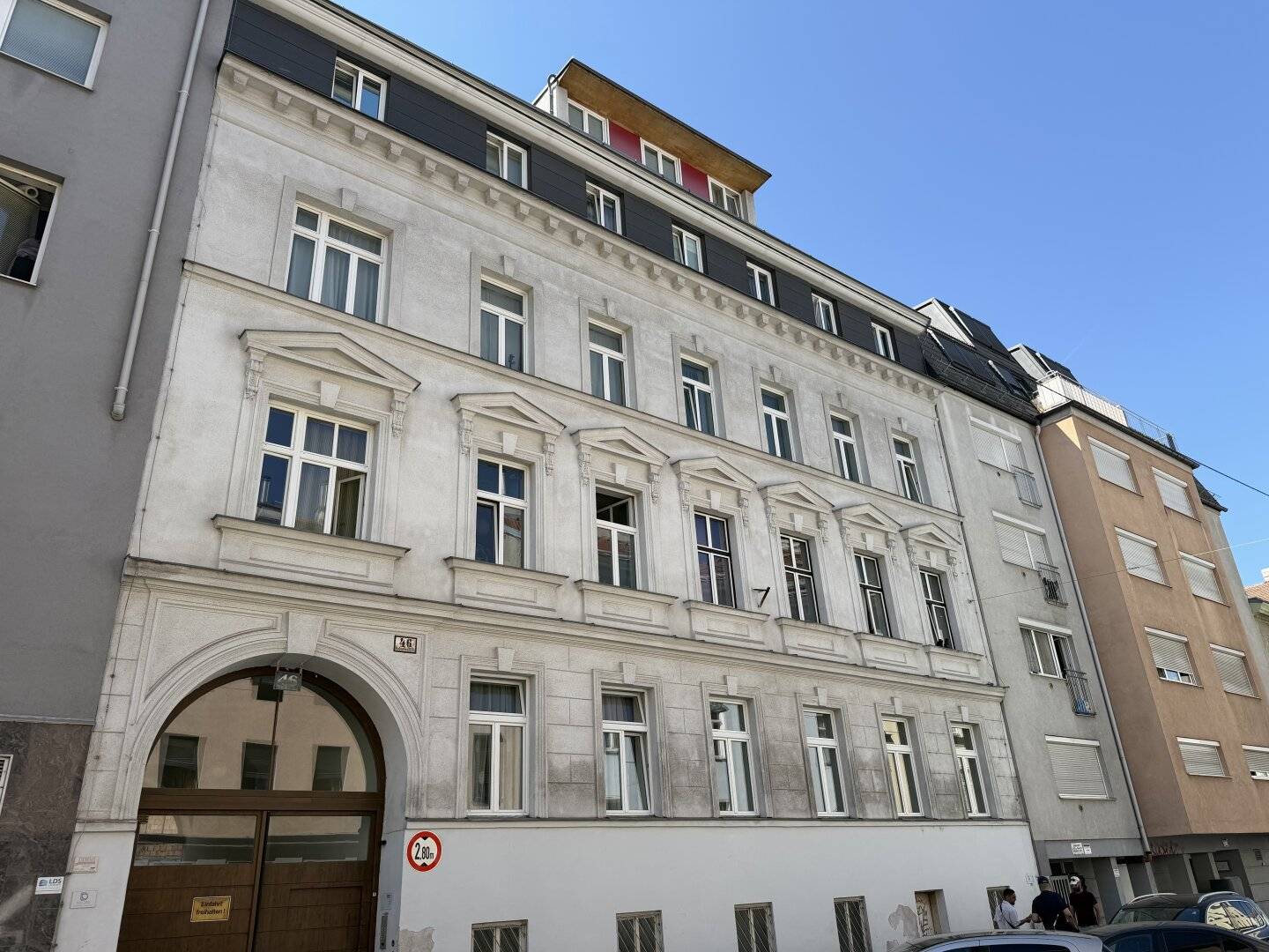 VIKTOR-ADLER-MARKT, topgepflegte 72 m2 Altbau, Wohnküche, 2 Zimmer, 2er-WG geeignet, Komplettküche, Wannenbad, Columbusgasse