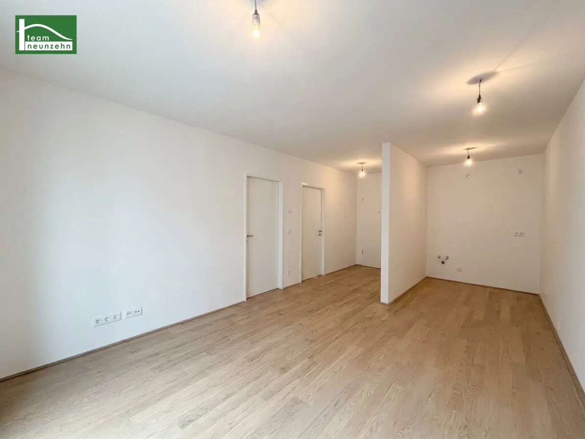 STYLISH 2-ROOM FIRST OCCUPANCY WITH BALCONY IN FLORIDSDORF