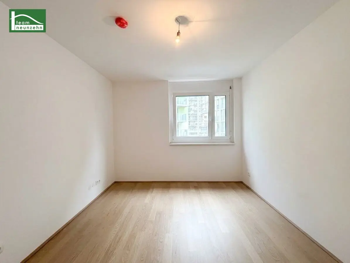 STYLISH 2-ROOM FIRST OCCUPANCY WITH BALCONY IN FLORIDSDORF